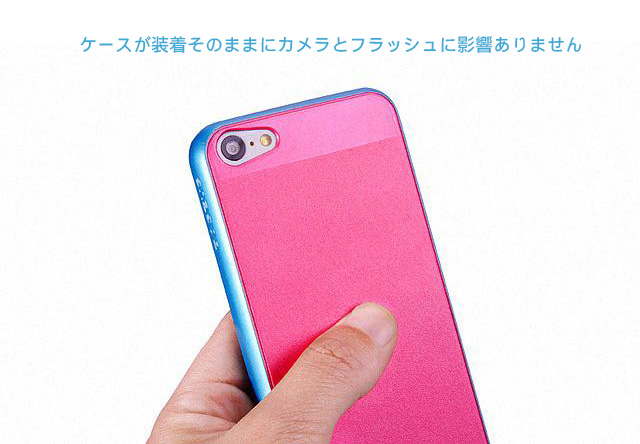 ケースが装着そのままにカメラとフラッシュに影響ありません